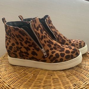 EUC Time and Tru leopard high top, high heel sneakers